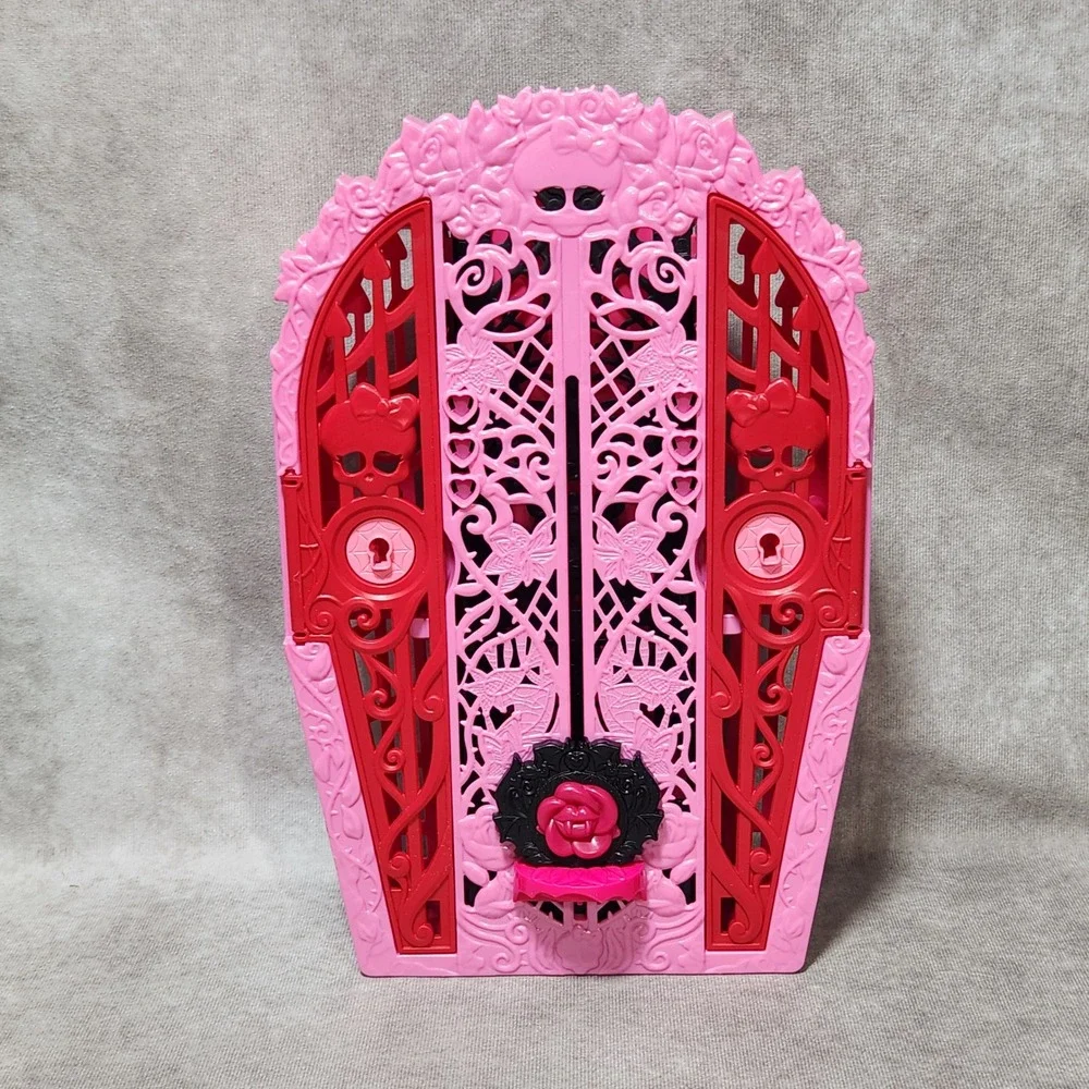 Monster High Skulltimate Secrets Draculaura Coffin Locker‎ Storage Case Pink Red